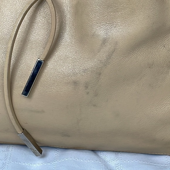 Gucci Balthus Leather Drawstring Tote Shoulder Bag Soft Beige - Picture 4 of 17